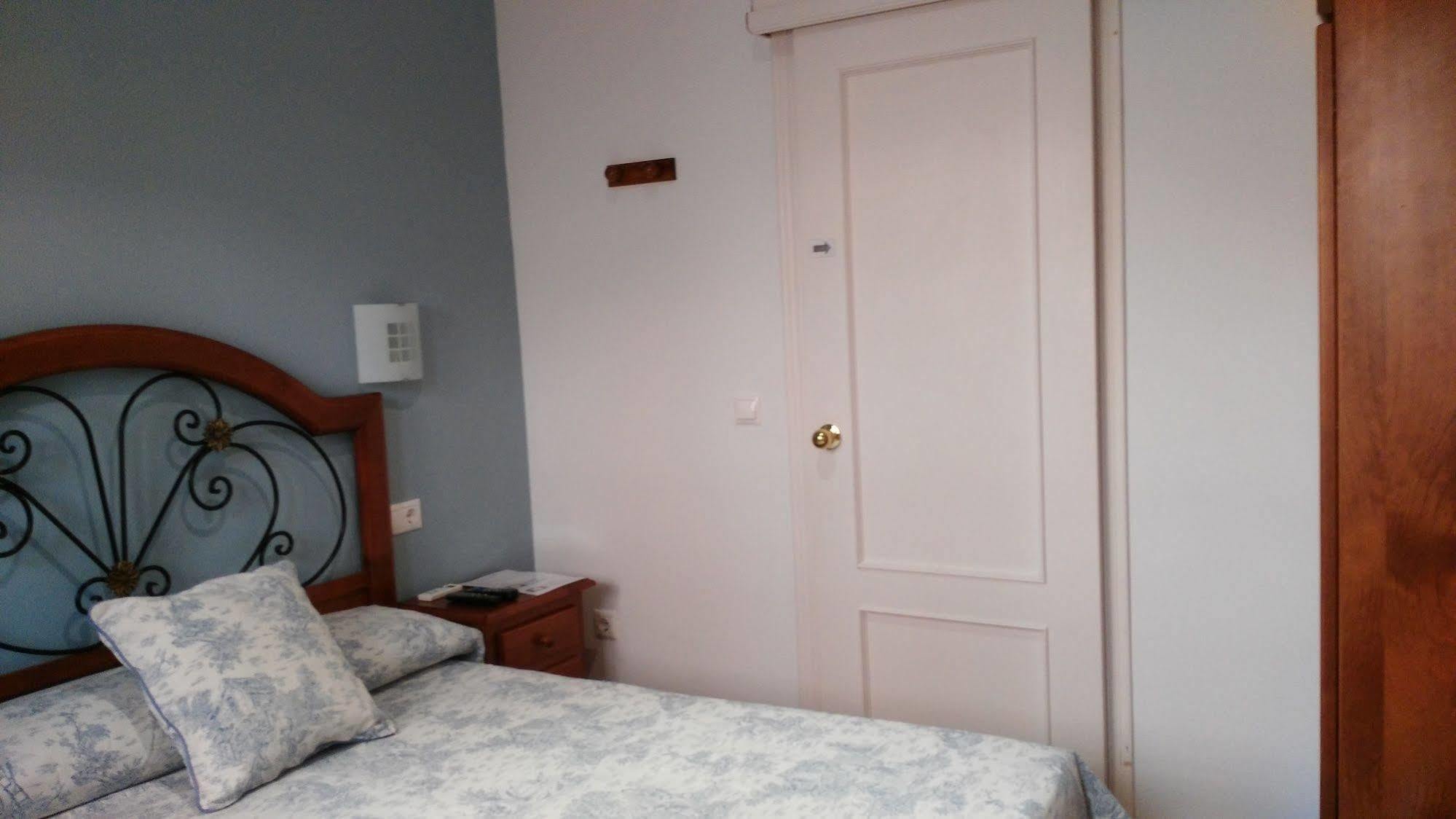 Hostal Azahar コルドバ エクステリア 写真
